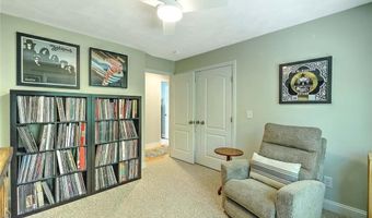 37 Lakeview Ave, Lincoln, RI 02865