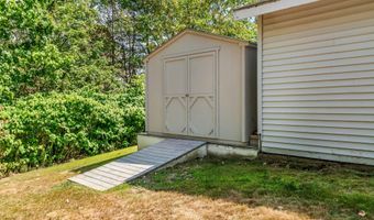 1391 Turner St, Auburn, ME 04210