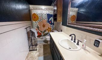 2100 Mockingbird Ln, McAlester, OK 74501
