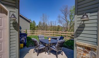 208 Augusta Village Pl, Augusta, MO 63332