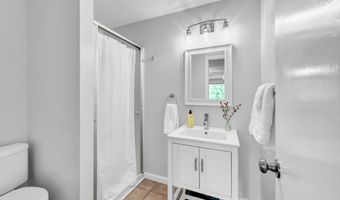 9 Arapaho Rd, Brookfield, CT 06804