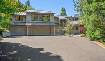 4211 NW Lower Village Rd, Bend, OR 97703