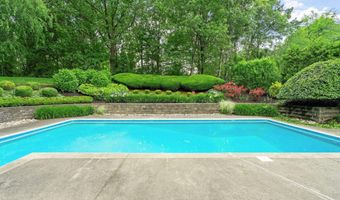 17 Greyledge Dr, Albany, NY 12211