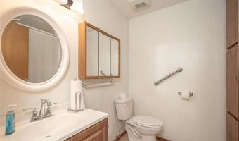 918 King St, Baldwin City, KS 66006