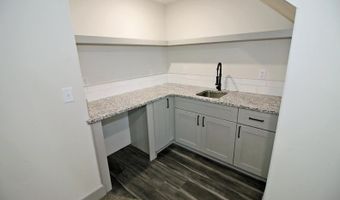 8641 E Cherrywood Ct, Bel Aire, KS 67226