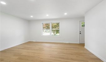 1009 OAK TREE Rd, Akron, OH 44320