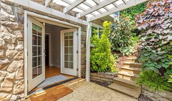 12 Broadmoor Dr, Arden, NC 28704