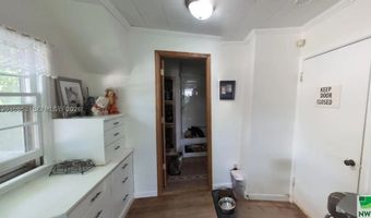 35 Hinshaw St, Arnolds Park, IA 51331