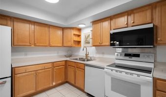 917 Claytonbrook Dr 3, Ballwin, MO 63011