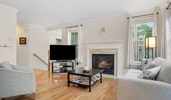 4 Cambridge Dr 4, Danbury, CT 06811