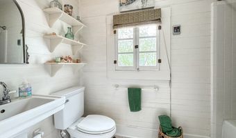 110 17th St, Apalachicola, FL 32320