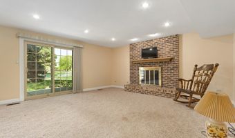 1570 W Goldengate Dr, Addison, IL 60101