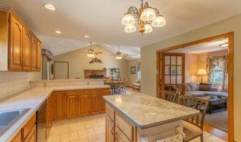 35 Jennie Cir, Agawam, MA 01001
