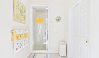 7801 RIDGEWOOD Dr, Annandale, VA 22003
