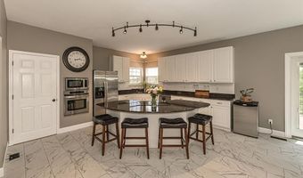 733 Castle Ridge Dr, Ballwin, MO 63021