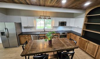 3073 State Highway WW, Aurora, MO 65605