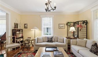 6 Brooks Ave, Newport, RI 02840