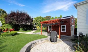 99 Roseneath Ave, Newport, RI 02840