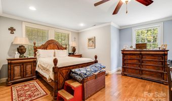 28 Trafalgar Cir, Asheville, NC 28805