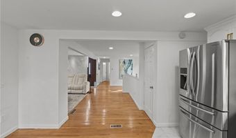 21 Lake Dr, North Kingstown, RI 02852