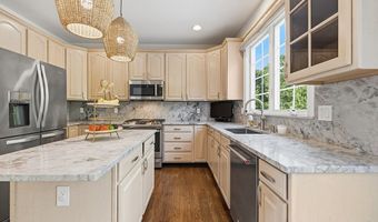 35 Lilac Ln, Danbury, CT 06810
