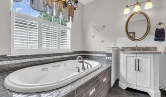 7 Woodlake Ct, Barnegat, NJ 08005