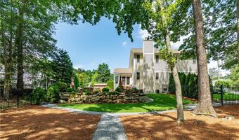 9 Wilshire Ln, Cranston, RI 02921
