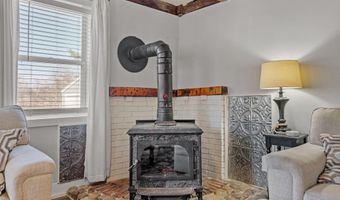 1612 W Glenville Rd, Amsterdam, NY 12010