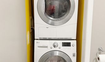 39 W 9TH St 2nd floor, Bayonne, NJ 07002
