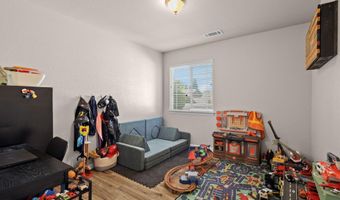 2225 Shenandoah Dr, Anderson, CA 96007