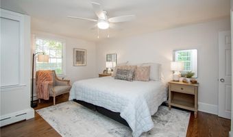 17 Rosedale Ct, Middletown, RI 02842