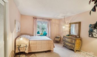 2 Creekside Ln, Asheville, NC 28803