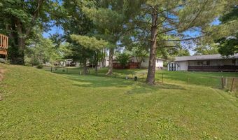 527 Blazedwood Dr, Ballwin, MO 63021