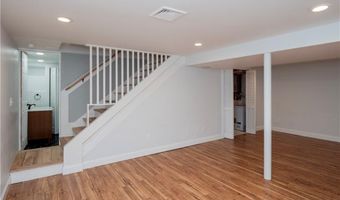 24 Southmayd St, Newport, RI 02840