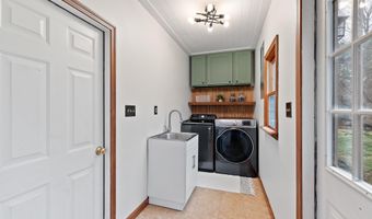 8 Country Oaks Dr, Barboursville, WV 25504