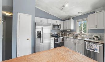 34 Pequot Ave, Warwick, RI 02889