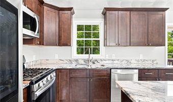 17 Ostend St, Johnston, RI 02919
