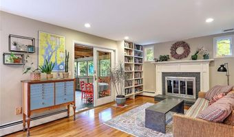 4 Fourth St, Barrington, RI 02806