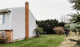 16 Ward Ave, Middletown, RI 02842