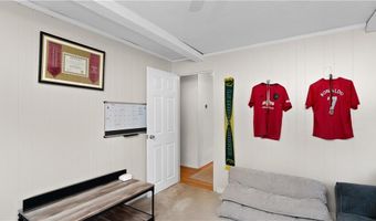 48 Flagg Ave, Warwick, RI 02886