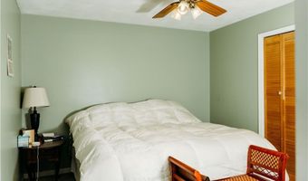 16 Ward Ave, Middletown, RI 02842