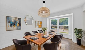 107 Falmouth Dr, Ballwin, MO 63011