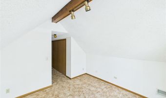 16714 Queens Rd, Avon, MN 56310