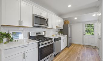 310 East Rd, Belford, NJ 07718