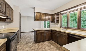 108 Hidden Meadow Rd, Apple Valley, MN 55124