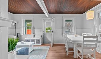 17 Warren Ave 17, Middletown, RI 02842