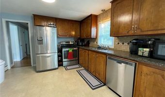 71 Glenwood Dr, North Kingstown, RI 02852