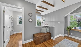 42 Windsor St, Jamestown, RI 02835