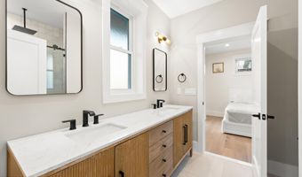 18 Mea Ln, Beach Haven, NJ 08008