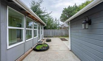 615 SW SEABIRD Dr, Bandon, OR 97411